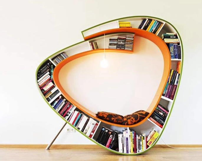 Custom-made iron letter-shaped creative wall display advertising rack for shelves and bookshelves.