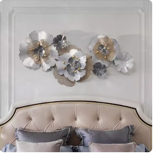 French-style luxury iron wall decor, suitable for living room sofa background wall, featuring three-dimensional flower ornaments, creative bed head wall hanging.