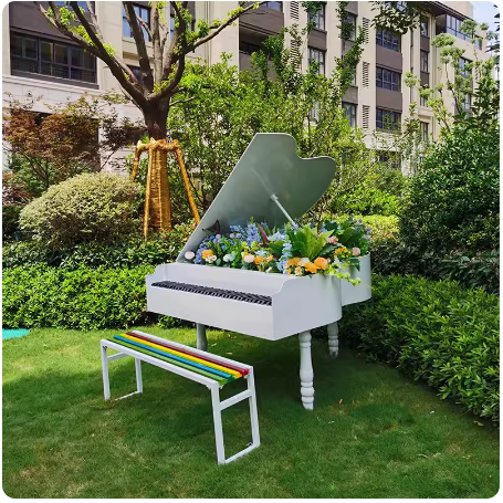 Outdoor garden landscape sculpture, suitable for park, villa, courtyard landscaping and decoration. Creative realistic piano model ornament.