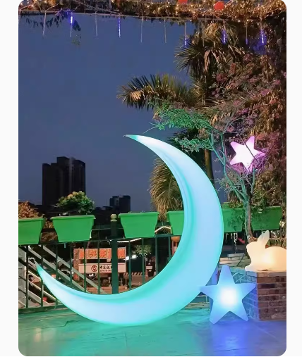 Outdoor LED illuminated moonlight lamps provide a colorful addition to your courtyard or garden, serving as both functional seating and decorative elements. These large-scale curved moonlight lamps add a touch of celestial beauty to your outdoor space.