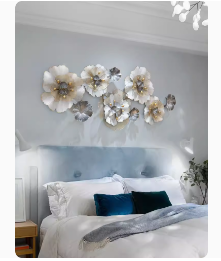 French-style luxury iron wall decor, suitable for living room sofa background wall, featuring three-dimensional flower ornaments, creative bed head wall hanging.