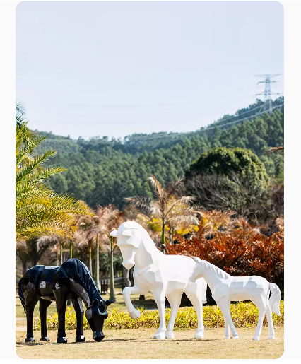 Outdoor large-scale geometric white horse fiberglass sculpture, realistic animal model decoration ornament.