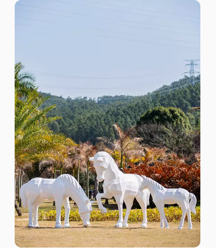 Outdoor large-scale geometric white horse fiberglass sculpture, realistic animal model decoration ornament.