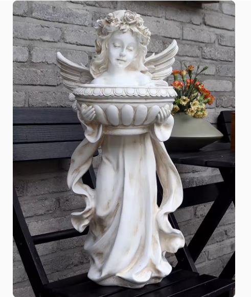 The European-style courtyard decoration, "Angel Alice," is a large resin outdoor floor ornament designed for villa living rooms and gardens.