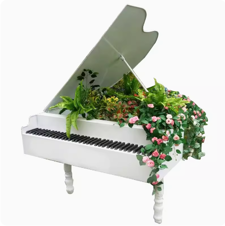 Outdoor garden landscape sculpture, suitable for park, villa, courtyard landscaping and decoration. Creative realistic piano model ornament.