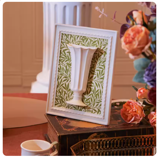 Artistic and elegant, these European-style ceramic flower vases serve as exquisite tabletop decorations for your living room.