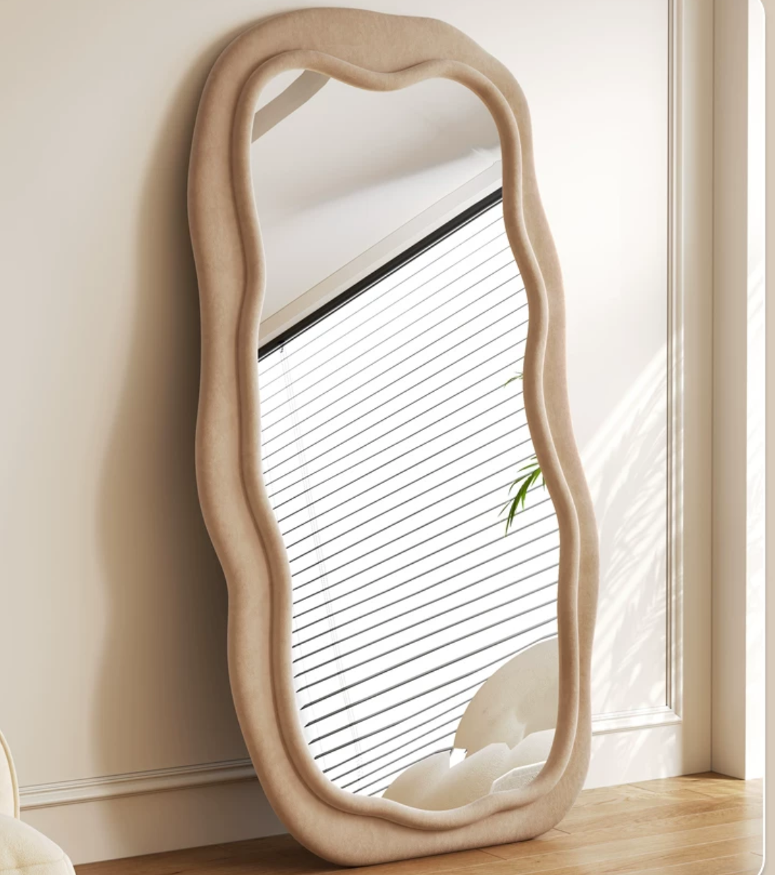 Wave Full-Length Mirror: The Glamorous Fitting Mirror Your Clothing Store Deserves