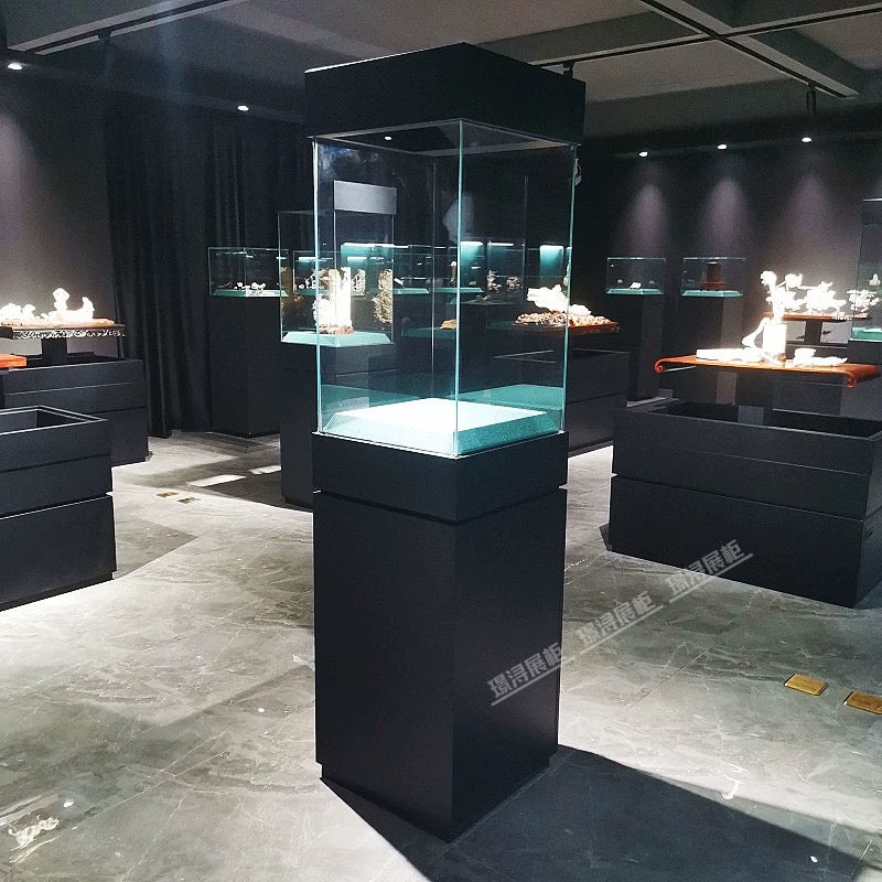 Elegance in Glass: Custom Museum Display Cabinet