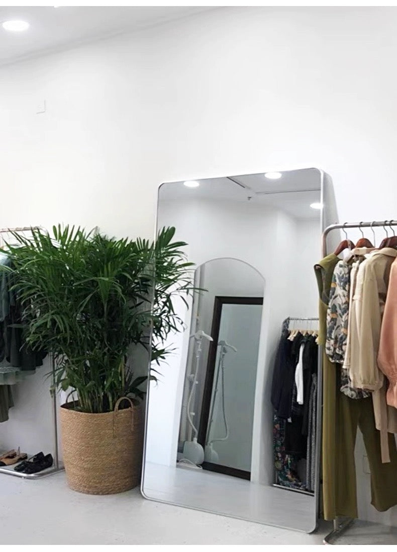 Fashion Forward: The Ultimate Mobile Dressing Mirror for Your Clothing Store